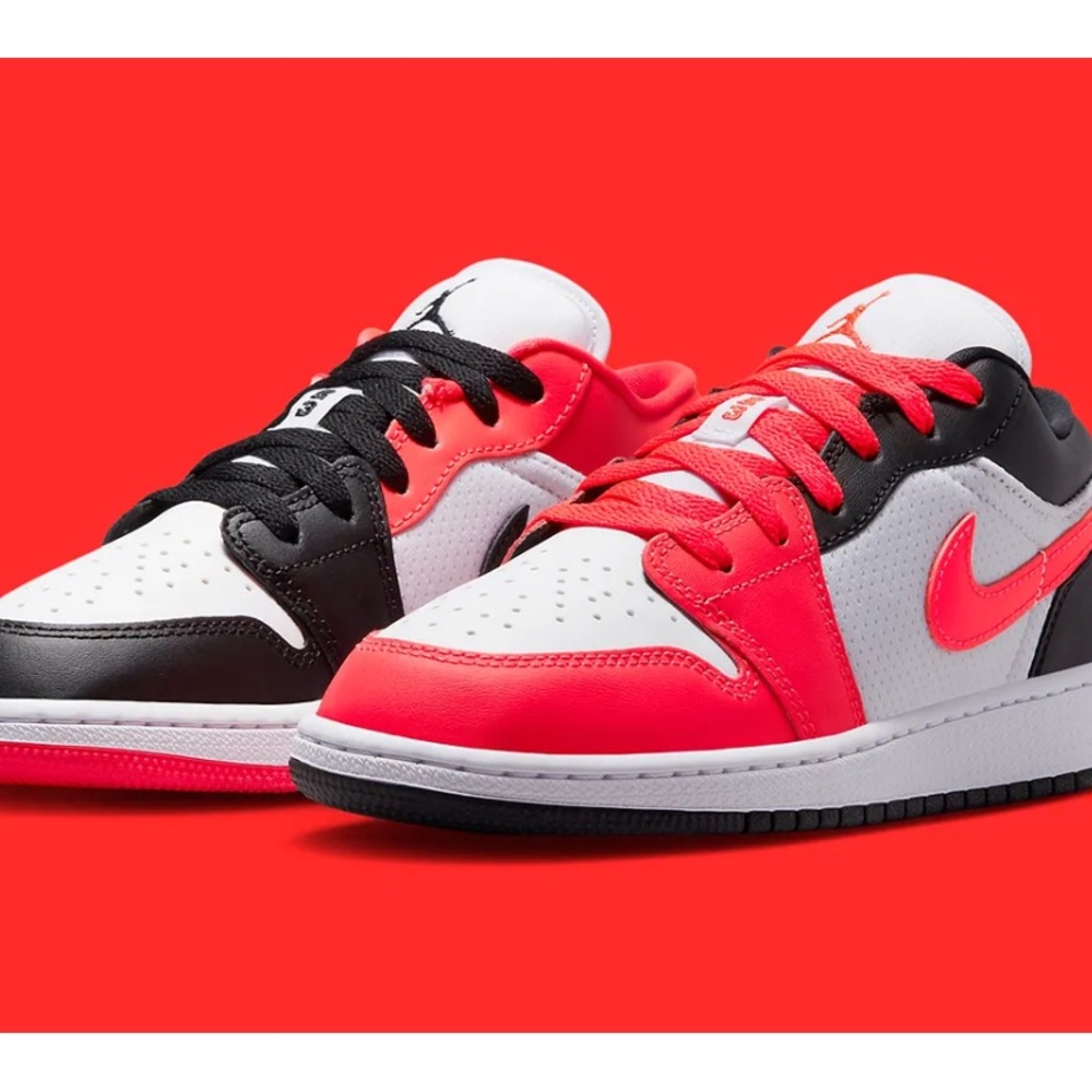 Grade school / Air Jordan 1 Low SE
Mismatched / size youth 7 / EUC